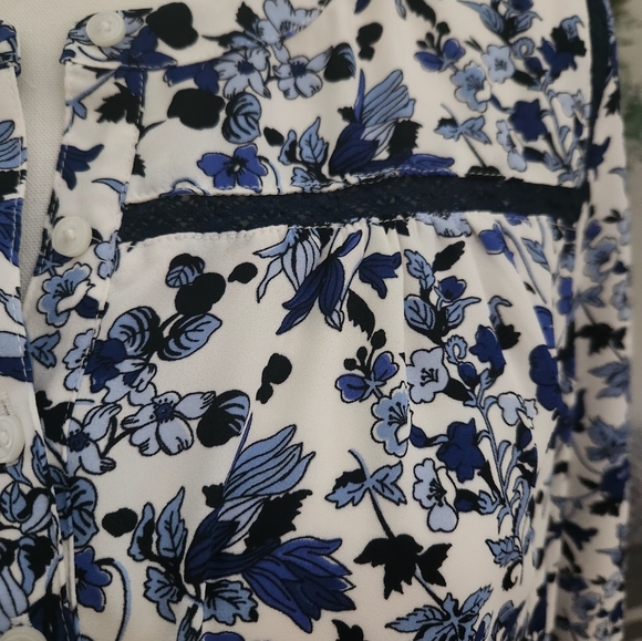 Talbots blue and white floral blouse - Picture 2 of 5